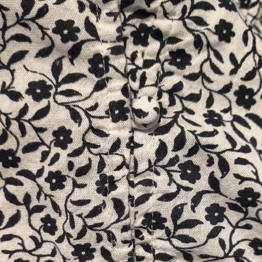Old Navy Black and White Floral Puff-Sleeve Blouse